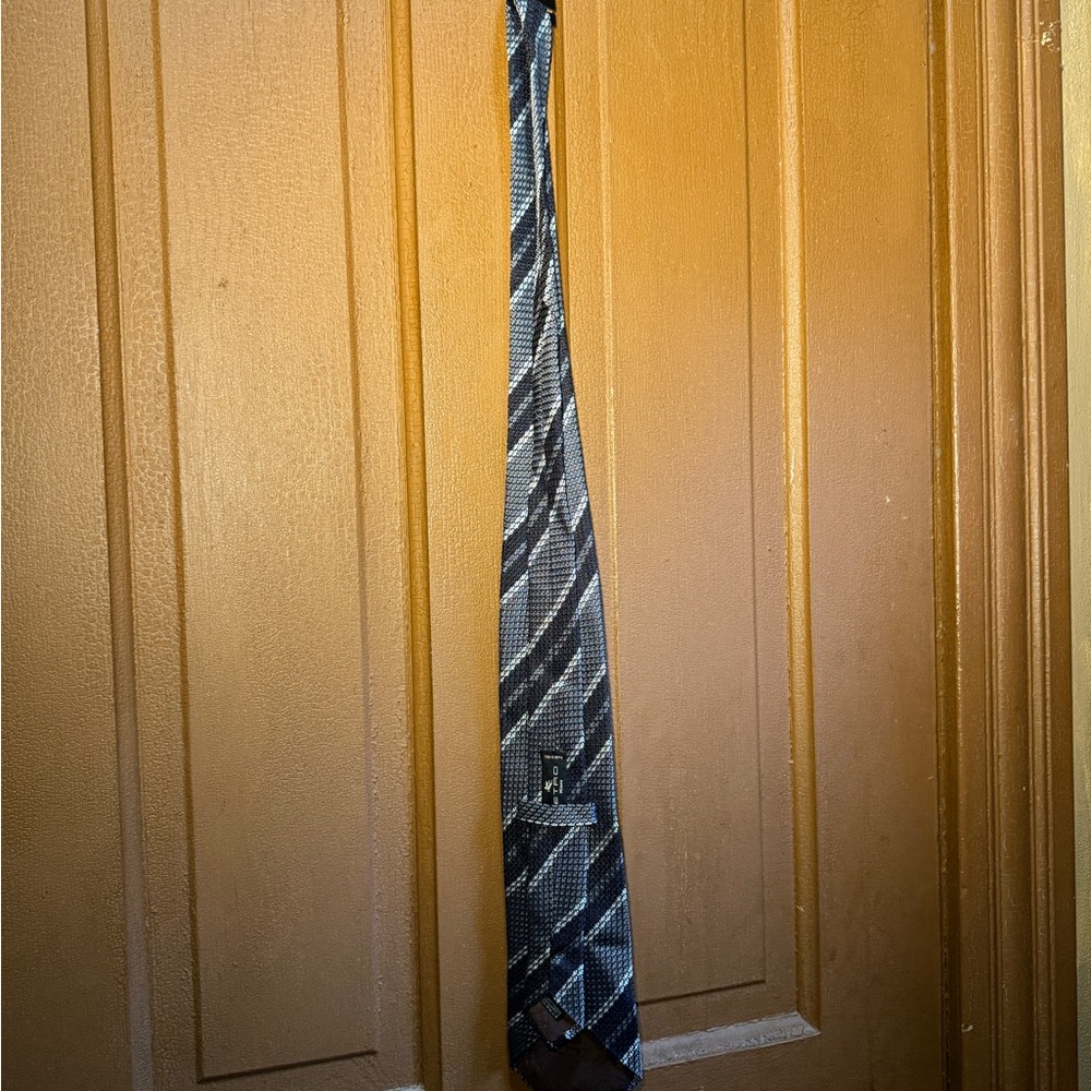 ETRO Milano Silver Tie - 3 Tone Silver Pattern On Black Gray 100% Silk Italy